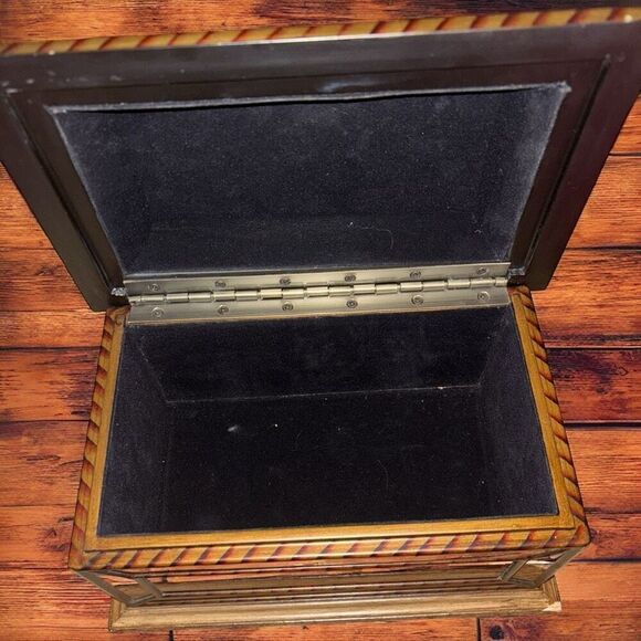 Vintage Bombay Company Jewelry Box 2006 - Picture 5 of 6